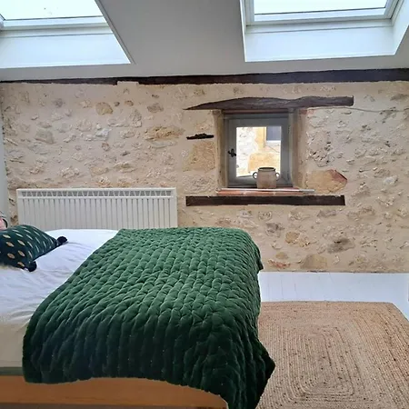 In The Heart Of The Village - Charming & Authentic *