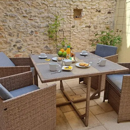 In The Heart Of The Village - Charming & Authentic