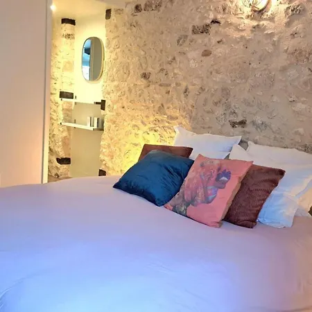 In The Heart Of The Village - Charming & Authentic Ferienhaus Monpazier