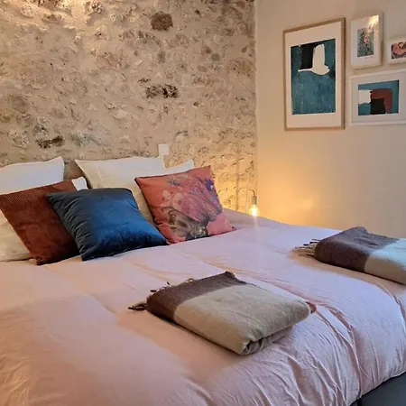 In The Heart Of The Village - Charming & Authentic