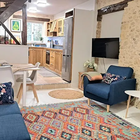 In The Heart Of The Village - Charming & Authentic Ferienhaus *